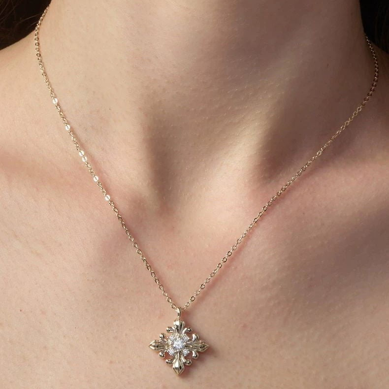 Three horizontal iris chain of the same style, high-end minimalist collarbone chain, niche design necklace for women