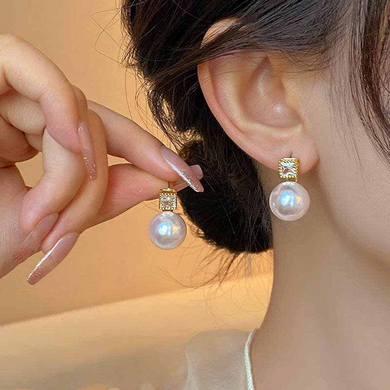 Fashionable high-end zircon pearl earrings french niche retro light luxury stud earrings 2025 new earrings wholesale