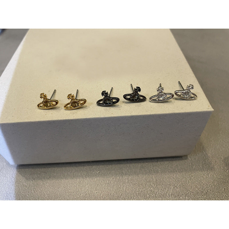 The Queen Mother of the West mini single diamond Saturn stud earrings mini planet earrings three-color classic earrings are versatile