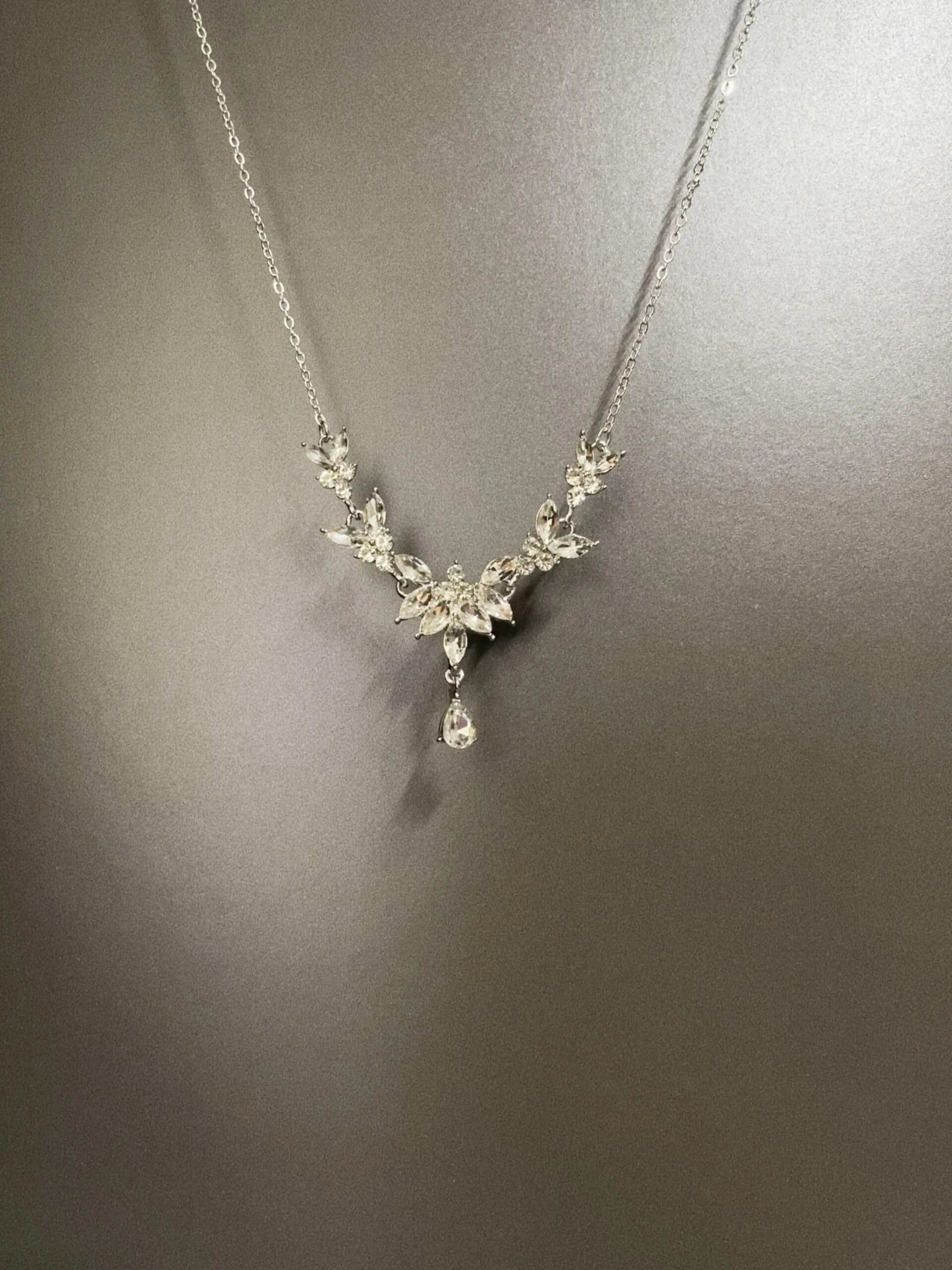 Vintage vintage Crystal snowflake necklace