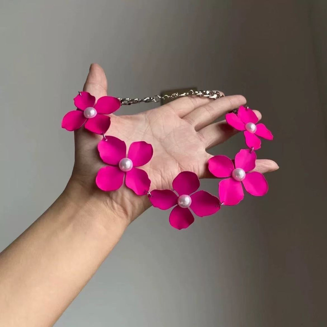 Sweet cool babes chocker butterfly pendant necklace female explosion tide heavy industry fringed retro neck chain collarbone chain