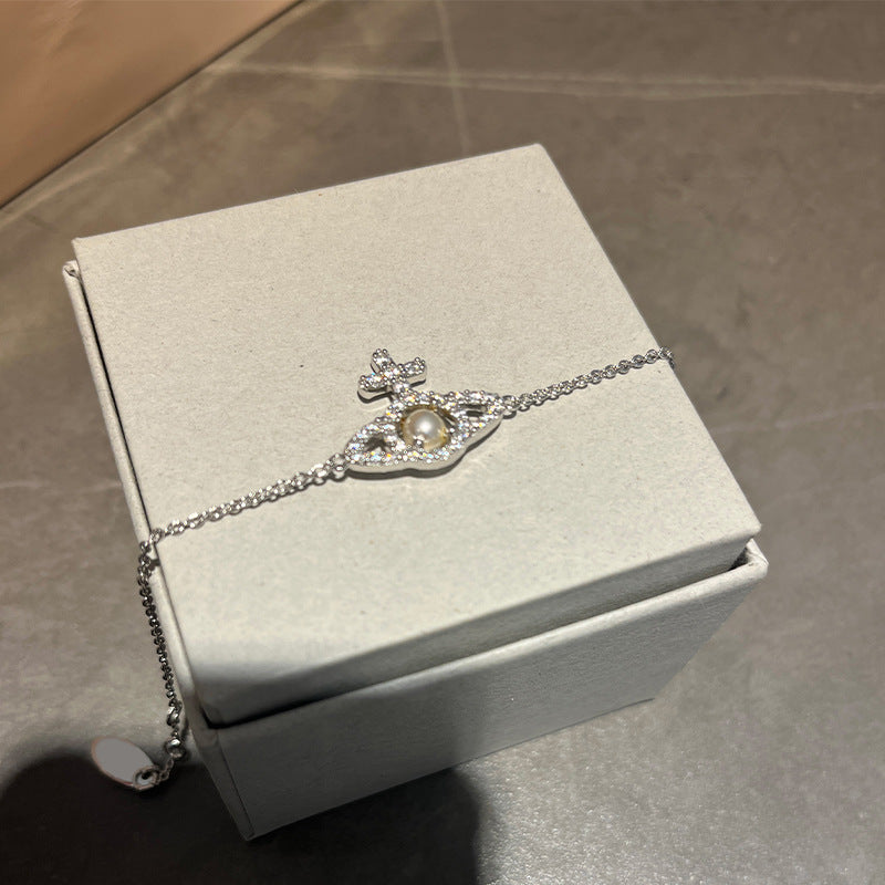 Queen Mother Olympia bracelet, small sandwich pearl hand ornament, delicate temperament, niche jewelry