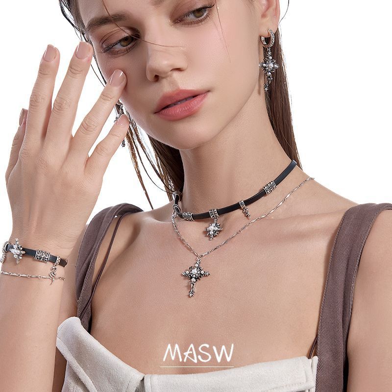 Original Design Nostalgic Collection Sweet Cool Starlight Cross Necklace Maillard Leather Neck Chain Sweater Chain