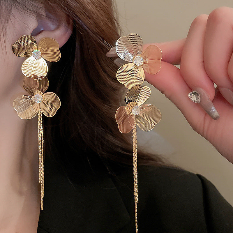 Silver needle vintage round flower tassel earrings European and American retro metallic stud earrings temperament light luxury earrings wholesale women