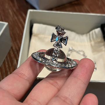 Queen Mother of the West Pina large rivet full diamond orb necklace high version popping pina three-dimensional Saturn necklace