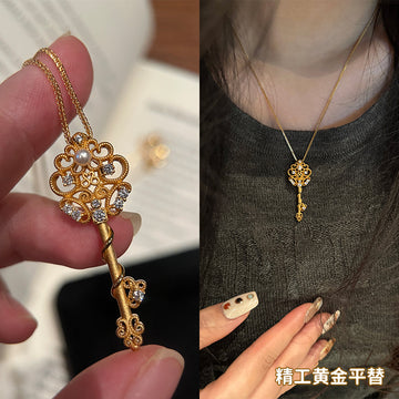 The live broadcast hit silver flower key necklace, filigree pearl inlaid with diamonds, scepter pendant, palace style necklace, gold flat