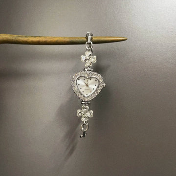 Vintage vintage Four-leaf clover love watch