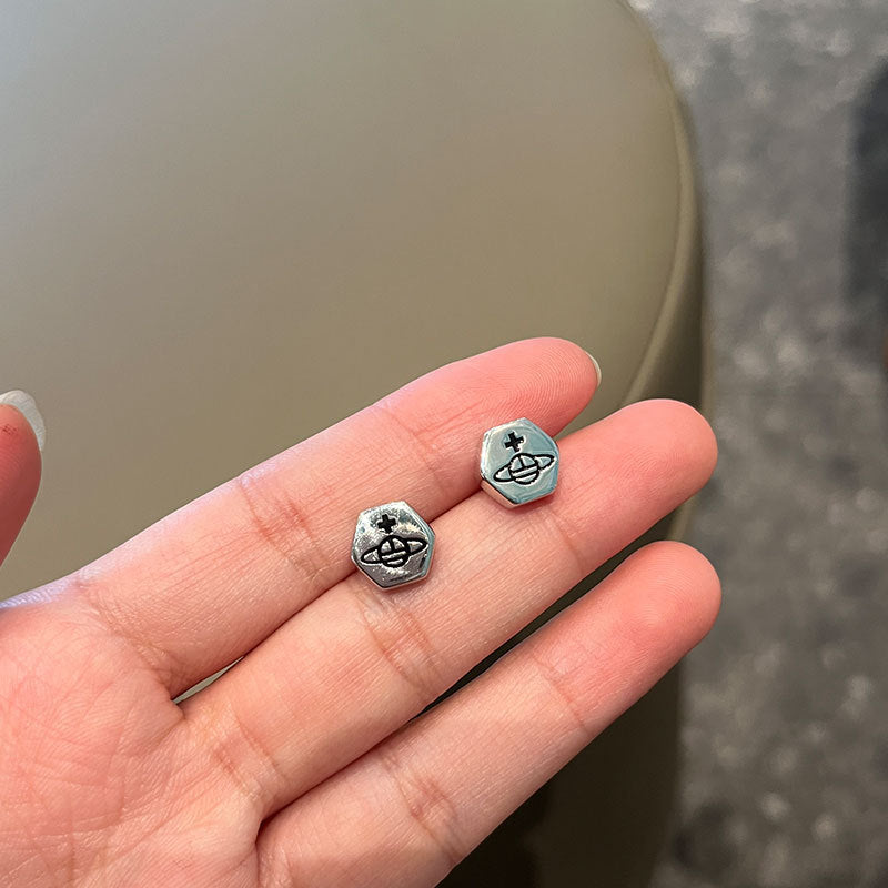 The Queen Mother of the West, Saturn screw stud earrings, single nuts, nuts, stacked earrings, personality punk style male and female couples