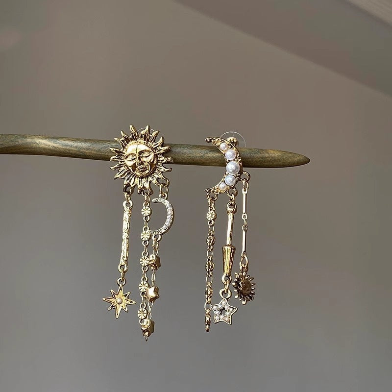 Retro gold sun moon fringed stud earrings female personality exaggerated style creative earrings fashion long temperament earrings