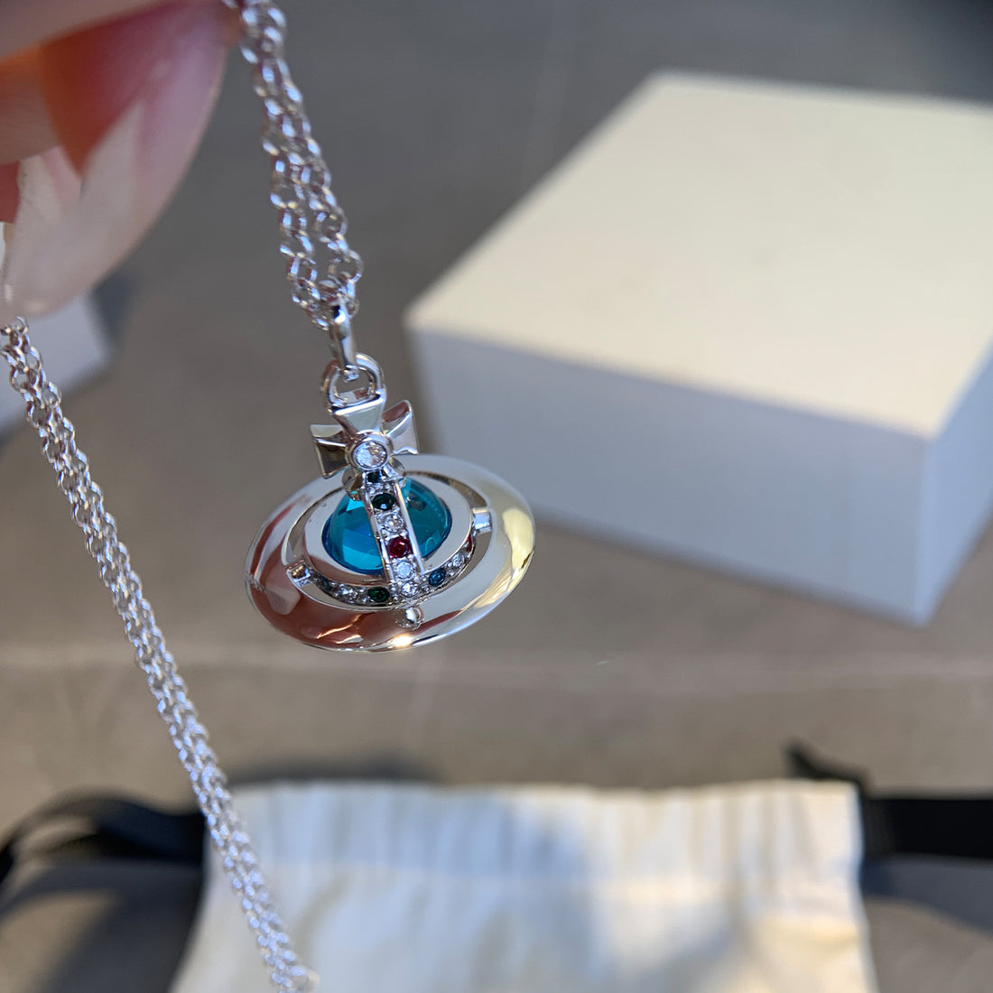 Queen Mother West Medium Lake Blue Orb Necklace Three-dimensional Saturn Chain Diamond Planet Aviator Fashion Jewelry