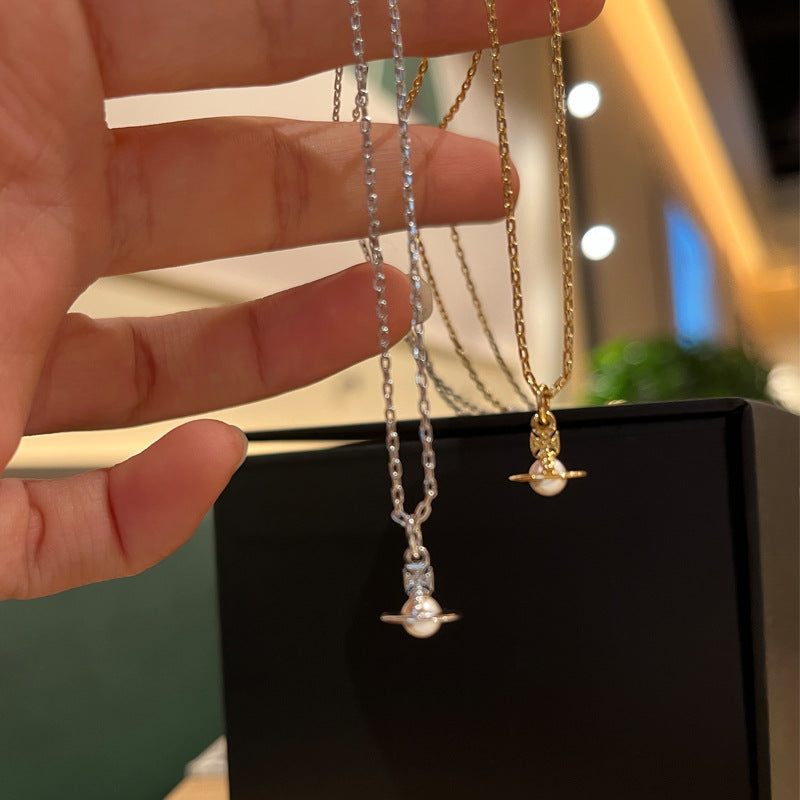 West Queen Mother Layla Pearl Mini Necklace Three-dimensional Saturn Clavicle Chain Mini Commuting Match