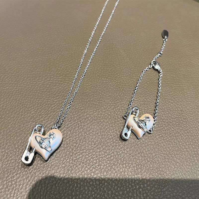 Seiko West Queen Mother love pin necklace gold silver heavy feel niche fashionable jewelry