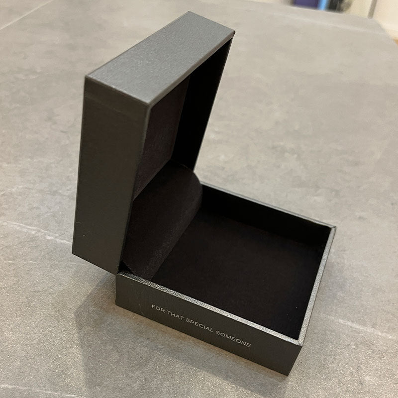 One piece of jewelry box [single shot not sent]