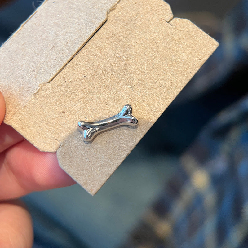 The Queen Mother of the West bone Saturn stud earrings are a single simple puppy bone letter ear bone stud stacked earrings
