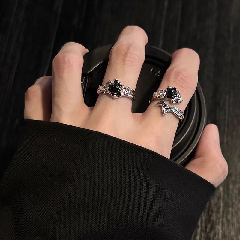 European and American new dark wind thorn ring men and women niche design texture sense couple ring sense open ring tide