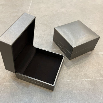 One piece of jewelry box [single shot not sent]