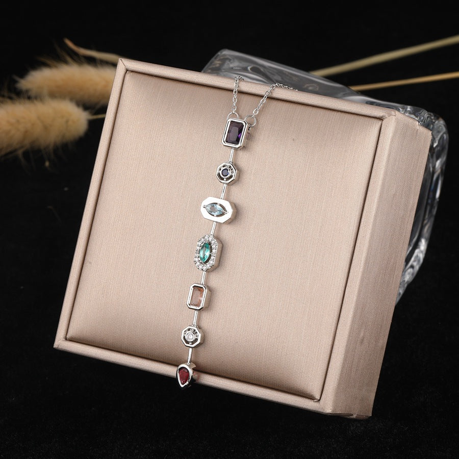 Retro court style flash diamond pendant, collarbone chain, women's light luxury temperament, exquisite fashion and unique high-end fringed necklace