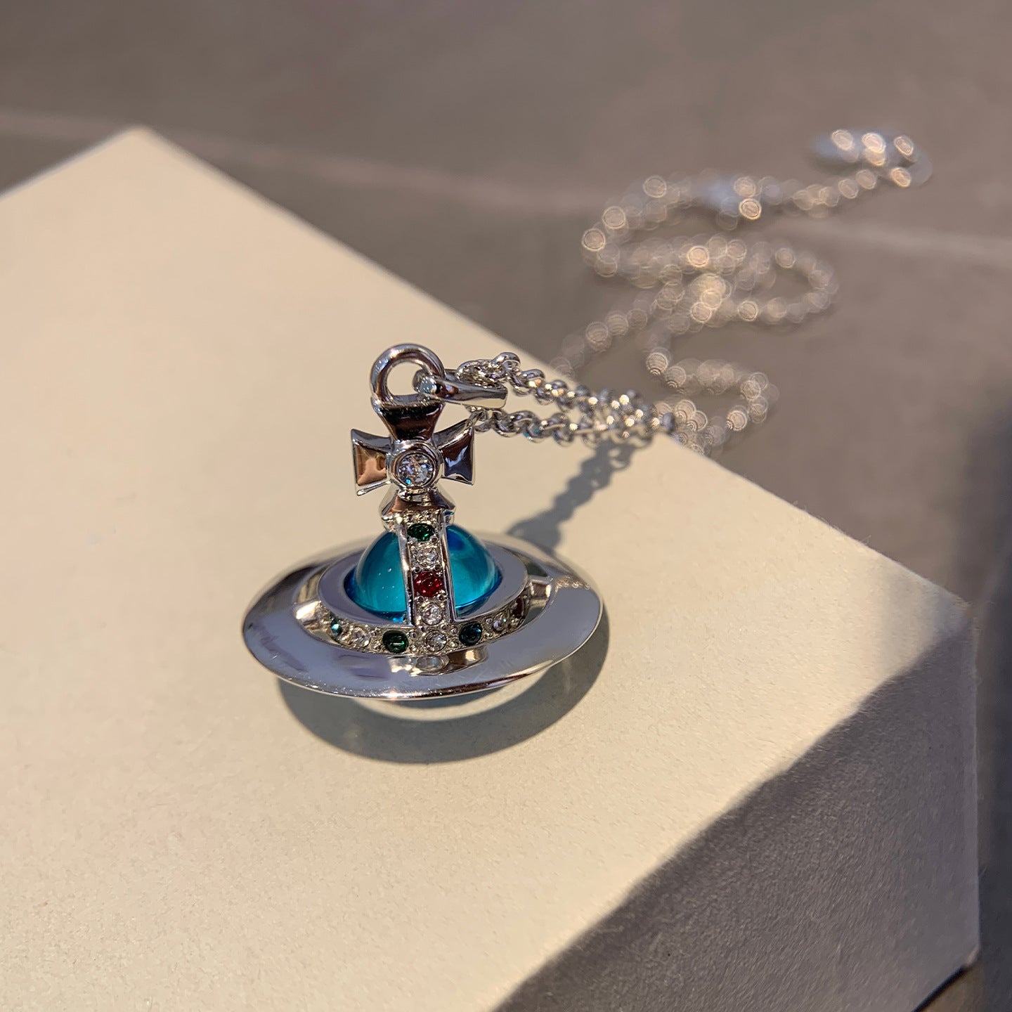 Queen Mother West Medium Lake Blue Orb Necklace Three-dimensional Saturn Chain Diamond Planet Aviator Fashion Jewelry