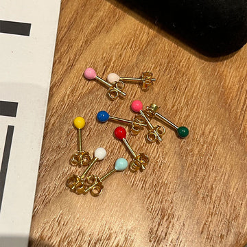 Ear piercings ~ Bai Baihe with the same style of earrings, colorful niche sterling silver studs, matchsticks, enamel round ball earrings, lulu
