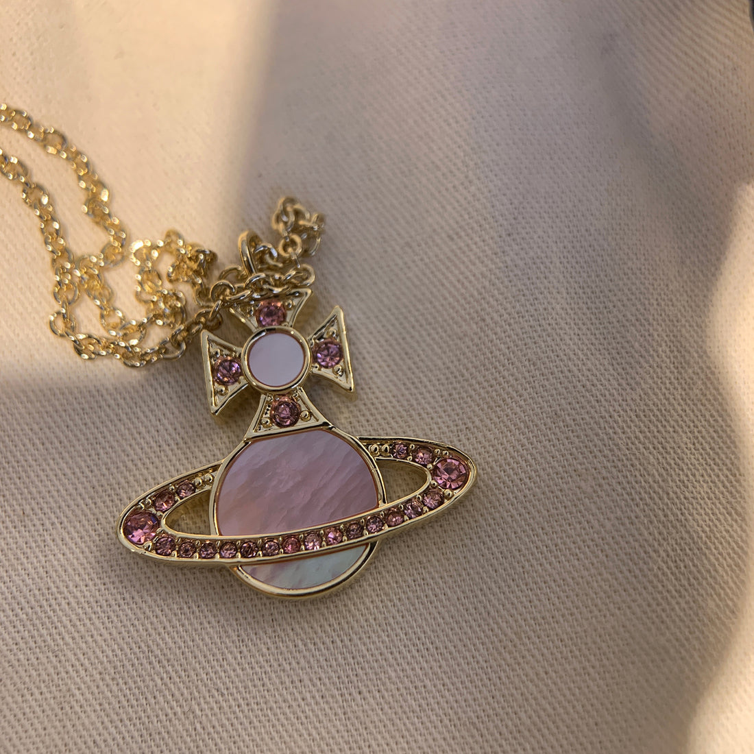 Seiko Queen Mother Fritillaria Saturn necklace full of diamonds and dazzling natural shell planet pendant versatile commuter necklace