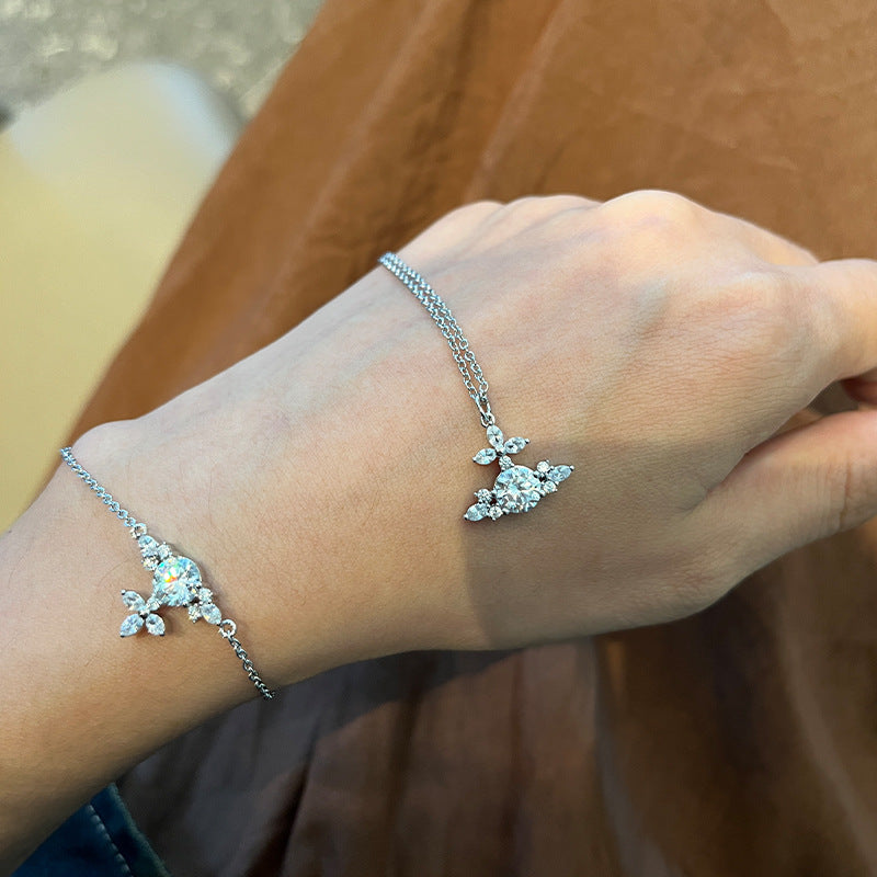 Seiko Queen Mother West full of diamond flower necklace bracelet white diamond inlay clavicle chain shining hand ornament female niche design sense