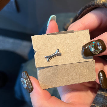 The Queen Mother of the West bone Saturn stud earrings are a single simple puppy bone letter ear bone stud stacked earrings