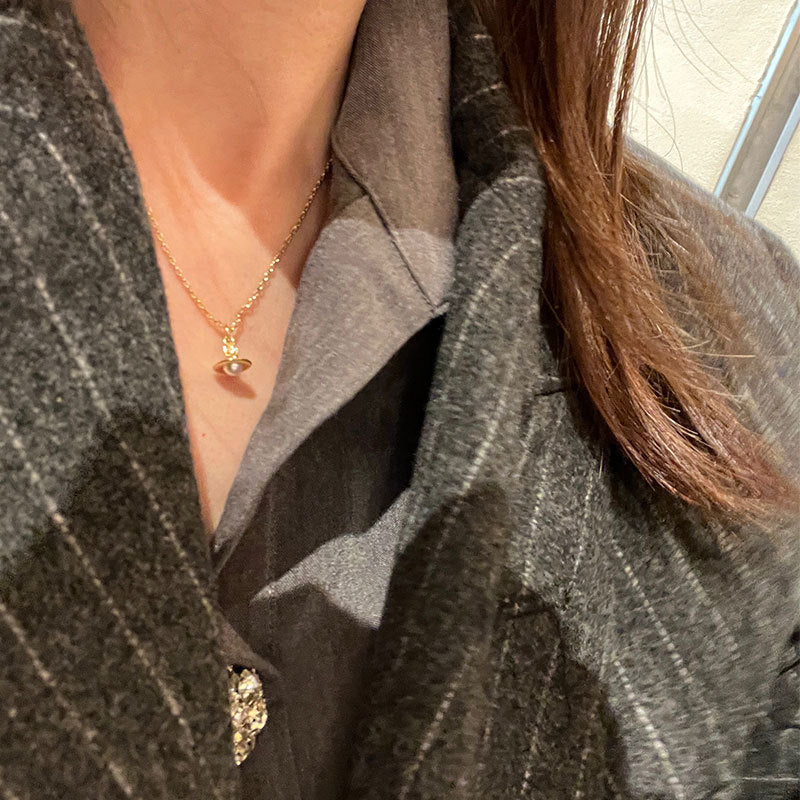West Queen Mother Layla Pearl Mini Necklace Three-dimensional Saturn Clavicle Chain Mini Commuting Match