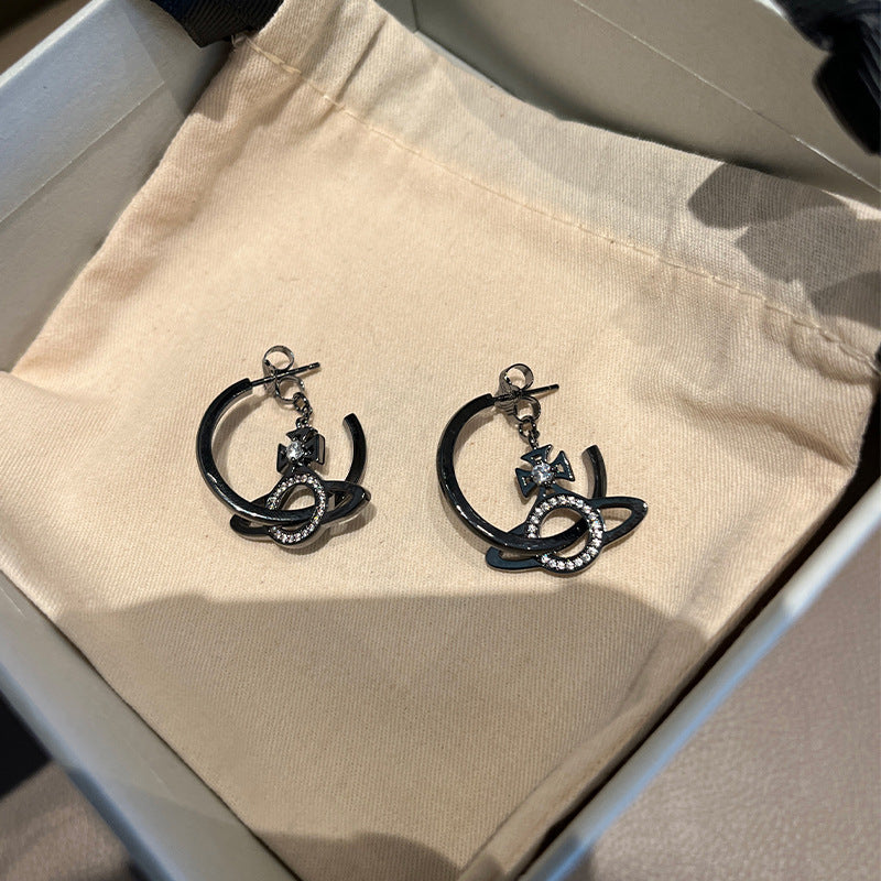 Queen Mother Miranda Earrings Ring Ring 3-in-1 Earrings Earrings Earrings Fashionable Niche Jewelry Gun Black Silver