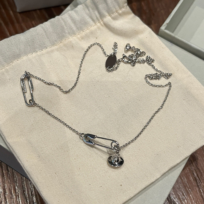 High version Queen Mother West pin three-dimensional Saturn necklace minimalist silver chain glossy paper clip planet pendant necklace