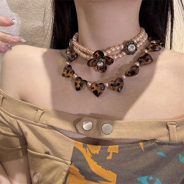Leopard print big love pearl beaded neck chain female Choker niche design sense collarbone chain light luxury heart necklace tide